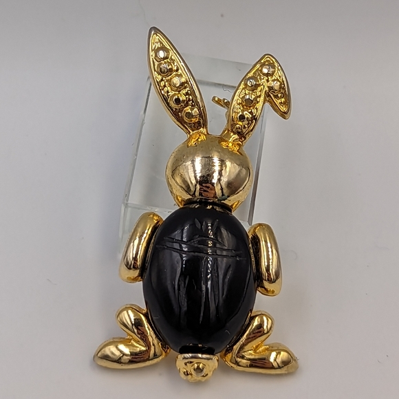 Vintage Gold Plated Egyptian Revival Carved Gemstone/Glass Scarab Rabbit Brooch - Picture 3 of 10